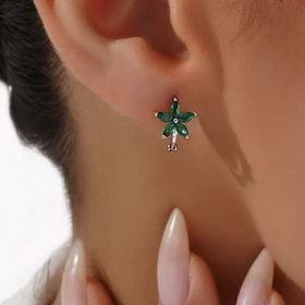 گوشواره نقره زنانه مدل گل نگین سبز