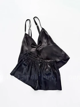 ست لباس خواب تاپ و شورتک ساتن مشکی