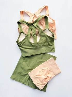 ست نیم‌تنه کاپ‌دار پشت قهرمانی و شورتک پشت چروک سیملس