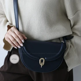 کیف زنانه دوشی مدل رامونا (سورمه ای)