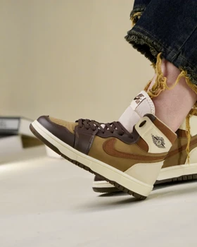 کتانی ساق‌دار زنانه جردن 1 (ولنتینو)