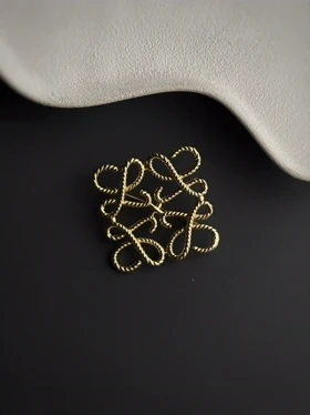 سنجاق سینه Loewe