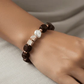دستبند زنانه چوبی مدل مرواریدی