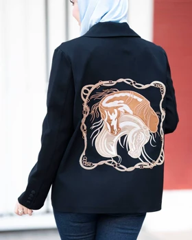 کت «هرمس» با رنگ مشکی از کالکشن بهار 1405