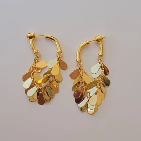 گوشواره حلقه‌ای طرح پولکی طلایی رنگ