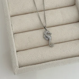 گردنبند زنانه اسب دریایی نگینی کد 891