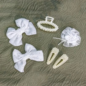 ست اکسسوری مو دخترانه سفید مرواریدی پاپیون، گل توری و کلیپس شیک