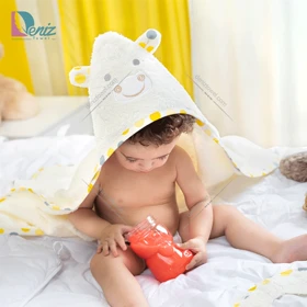 حوله نوزادی 3 تکه کارتونی رنگ کرم