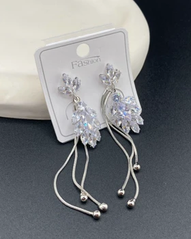 گوشواره جواهری پر کار کد gnj10025 گالری موژان حیدری