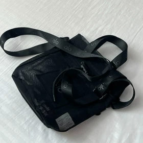 مینی‌بگ اسپرت زنانه الو یوگا Alo Yoga مدل Sheer Duffle