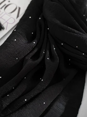 شال مشکی نگین‌دار