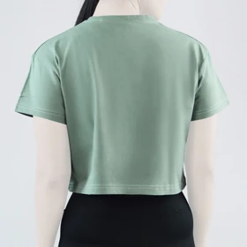 کراپ آستین کوتاه ورزشی زنانه جیم شارک مدل PB-4L1188 سبز آدامسی تیره
