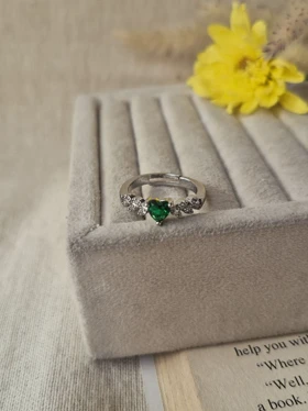 انگشتر جواهری فری سایز قلب سبز