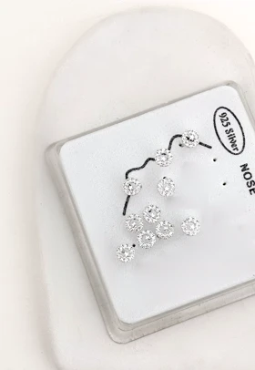 پیرسینگ نقره بینی سوزنی نگین‌دار 839