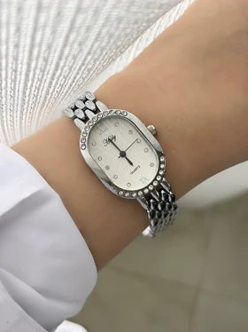 ساعت زنانه صفحه بیضی داخل نگین هیدی