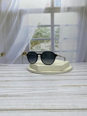 عینک آفتابی Ray-Ban مدل RB 7187D فریم ترکیب کائوچو و فلز، عدسی کریستال UV400