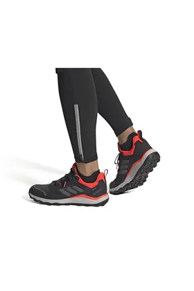 کفش مردانه در فضای باز ضد آب Terrex Tracerocker 2 Gtx Colorful Q47236