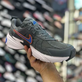 کفش راحتی نایک V2K با زیره فوق العاده طوسی