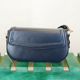 کیف دوشی زنانه پاسپورتی پکه دار