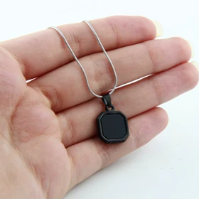 گردنبند زنانه مدل مربع کادر دار (نقره‌ای)