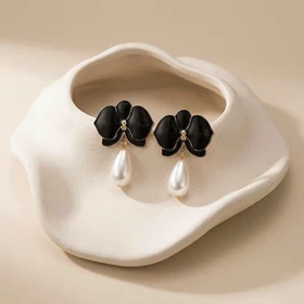 گوشواره مرواریدی اشکی