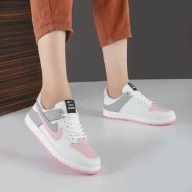 کفش و کتانی زنانه مدل دو نایک رنگ طوسی صورتی مدل نایک NIKE