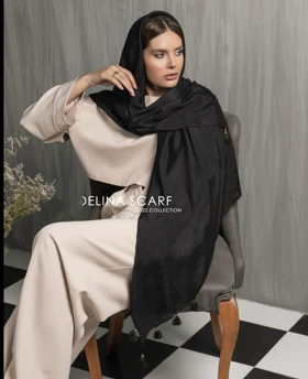 روسری مشکی منگوله‌دار