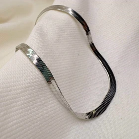 دستبند استیل مدل «ماری صیقلی» | طراحی یونیسکس با بافت تخت و آبکاری سیلور