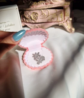 انگشتر جواهری گلبرگ