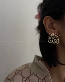 گوشواره لووه loewe