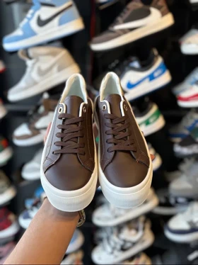 کتانی ونس قهوه ای پشت طلایی