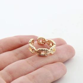 انگشتر زنانه طرح کارتیه نگین‌دار (طلایی)