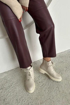 بوت و نیم بوت زنانه استراسونس straswans