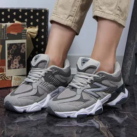 کتانی زنانه اسپرت مدل نیوبالانس 9060 new balance رنگ طوسی سفید