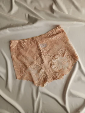 شورت فاق بلند نخ و دانتل کد: 3978