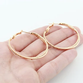 گوشواره زنانه حلقه‌ای دولاین نگینی (طلایی)