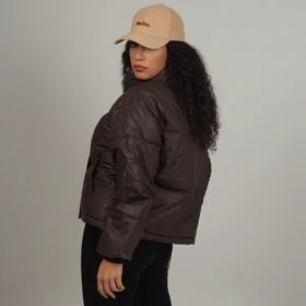 کاپشن جلو دکمه