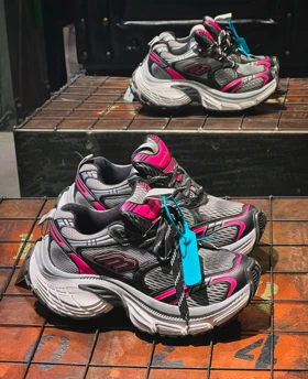 کتانی بالنسیگا 10X طرح مستر مشکی صورتی