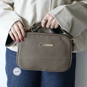 کیف زنانه دوشی مدل ماگریتا (گردویی)