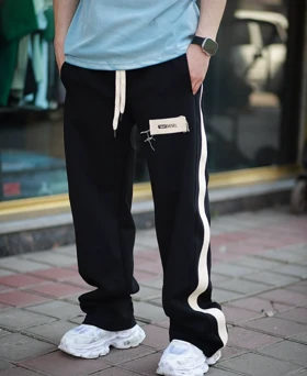 شلوار بگ بالانسیاگا با دیزاین نوار کنفی سفید فوق‌العاده شیک