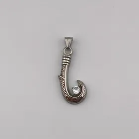 گردنبند پلاکدار طرح داس نگین‌دار