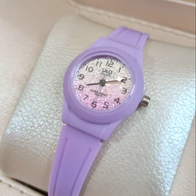 ساعت دخترانه ضد آب Q&Q رنگ یاسی شاین