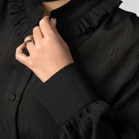 شومیز زنانه کریشه یقه چین‌دار مالین (Malin) سین استایل