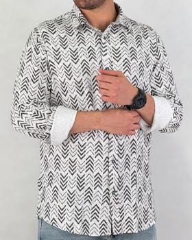 پیراهن مردانه چاپی جناقی رنگ سفید مشکی