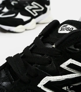 کفش کتانی زنانه مشکی سفید NEW BALANCE 9060