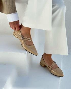 کفش عروسکی