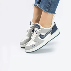کفش و کتانی زنانه مدل NIKE AIR JORDAN 1 رنگ سفید سرمه ای کد M5817