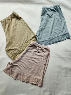 شورتک راحتی نخی لبه دانتل کد: 11892