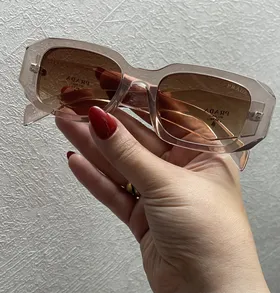 عینک پرادا (Prada) فریم مستطیلی