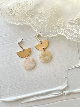 گوشواره صدف طلایی